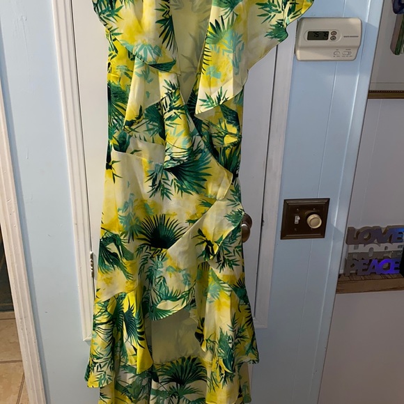 NWOT Inc Beautiful vibrant color wrap around dress - Picture 4 of 10